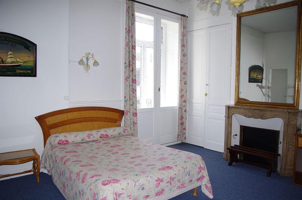 Hotel De La Paix Limoges Bagian luar foto